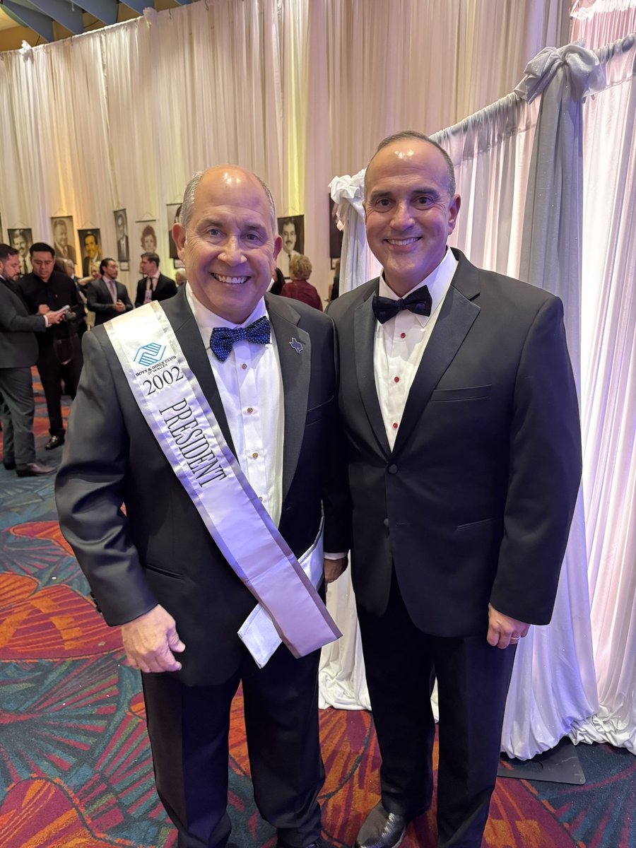 ErnieAliseda's tweet photo. I served under Ray Thomas when he was President of the Texas Young Lawyers Association while I was on the TYLA Board. He’s a great individual and a dedicated servant to our profession. Proud to see him stepping up to run for President-Elect of the State Bar of Texas. https://t.co/ybIAvxTEWg