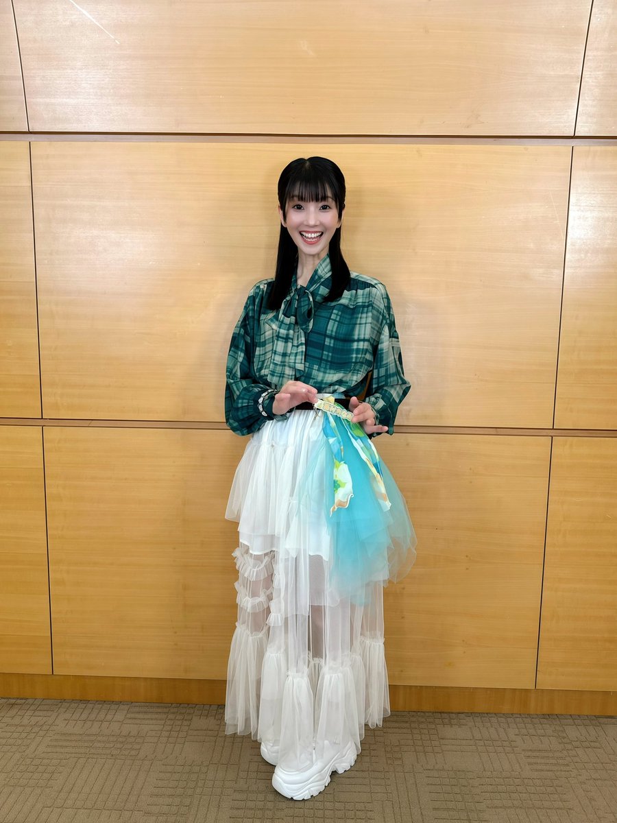 china_alfafa's tweet photo. #81プロデュース
45周年のおまつり、楽しんでいただけたなら嬉しいです。
高木美佑ちゃん、永野愛理ちゃんと3人でプリキュア 歌って楽しかったぁぁ。
掛け声たくさんありがとうございます。
3人でお揃いのハートのブレスレットしてました♡
そして何気に自分のキーボードつけてました(^^) https://t.co/JGvDNVgosx