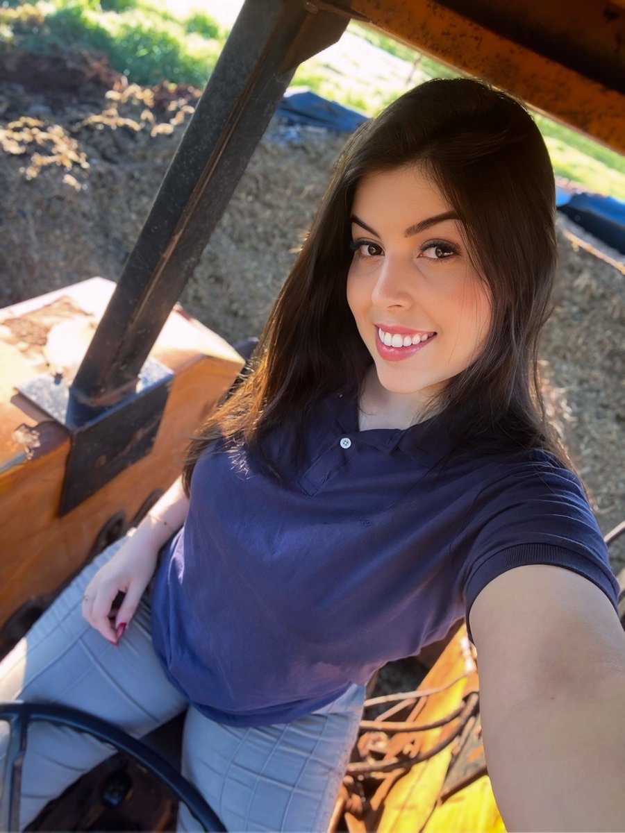 Erica_Escobar12's tweet photo. 🚜💛 https://t.co/hFoAn0Az6a