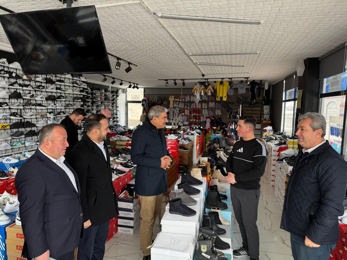 CevahirUzkurt's tweet photo. 📍 Çiftlik

​İlçe esnafımızı ziyaret ederek hemşehrilerimizle bir araya geldik, hal ve hatırlarını sorduk. Güler yüzlü karşılamaları için teşekkür ediyor, tüm esnafımıza hayırlı ve bereketli kazançlar diliyorum. 🤝 https://t.co/wfhoe656eQ