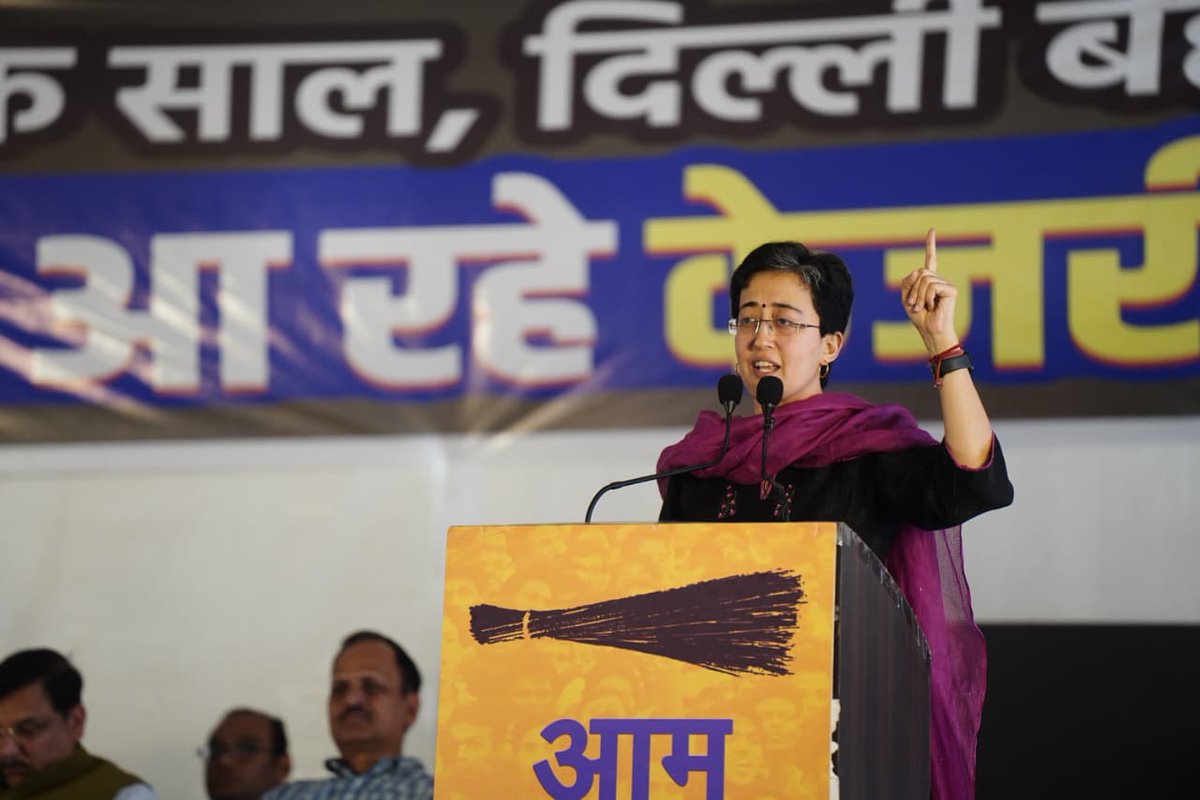 15 साल पहले जंतर-मंतर से शुरू हुई 'ईमानदार राजनीति' पर अब कोर्ट ने भी 'कट्टर ईमानदार' होने की मुहर लगा दी है। 

मोदी जी, आपने अरविंद केजरीवाल जी, मनीष जी और संजय जी को जेल में बंद कर दिया, जनता को परेशान किया। 

याद रखिएगा, आपके हर अत्याचार का अंत अरविंद केजरीवाल की ईमानदारी ही