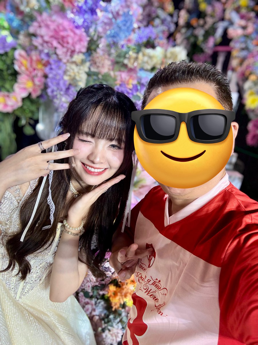 YoghurtとのSelfie shot📸

コンサート良かったです🥹
またYoghurt センターの『Love Trip』が見れて良かった🥰

#YoghurtBNK48 

3️⃣🎉BNK48 3rd Generation Graduation Concert

“Once Upon a Time… The Rabbit Were Born”

📅1 MAR 2026 
📍 Island Hall, Fashion Island

#BNK483rdGenConcert