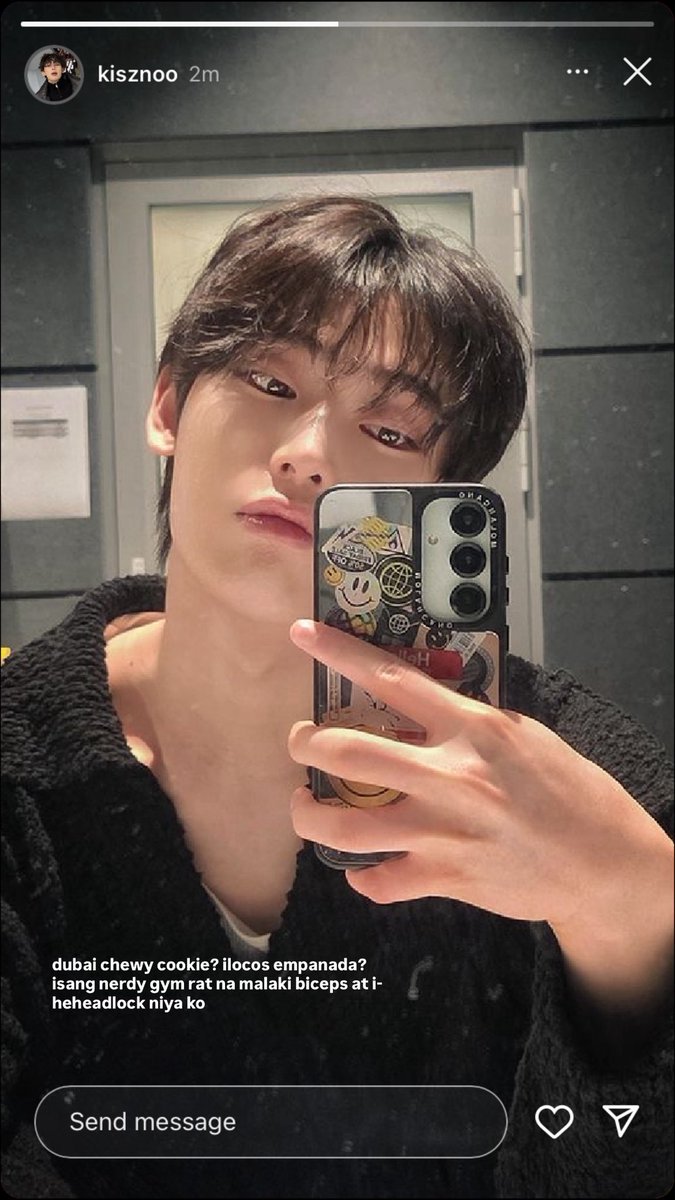 suniarchy's tweet photo. one tweet #sunwon au 

“dubai chewy cookie? ilocos empanada?” 

sn: may biceps po https://t.co/nYzKUnMXah