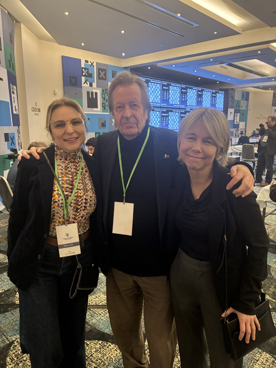 PragueChess's tweet photo. Our Futures ambassador @PiaCramling made the first move of Round 5! 🙏
#PICF #PICF2026 #chess #PiaCramling #Futures https://t.co/F0dNWllpeG