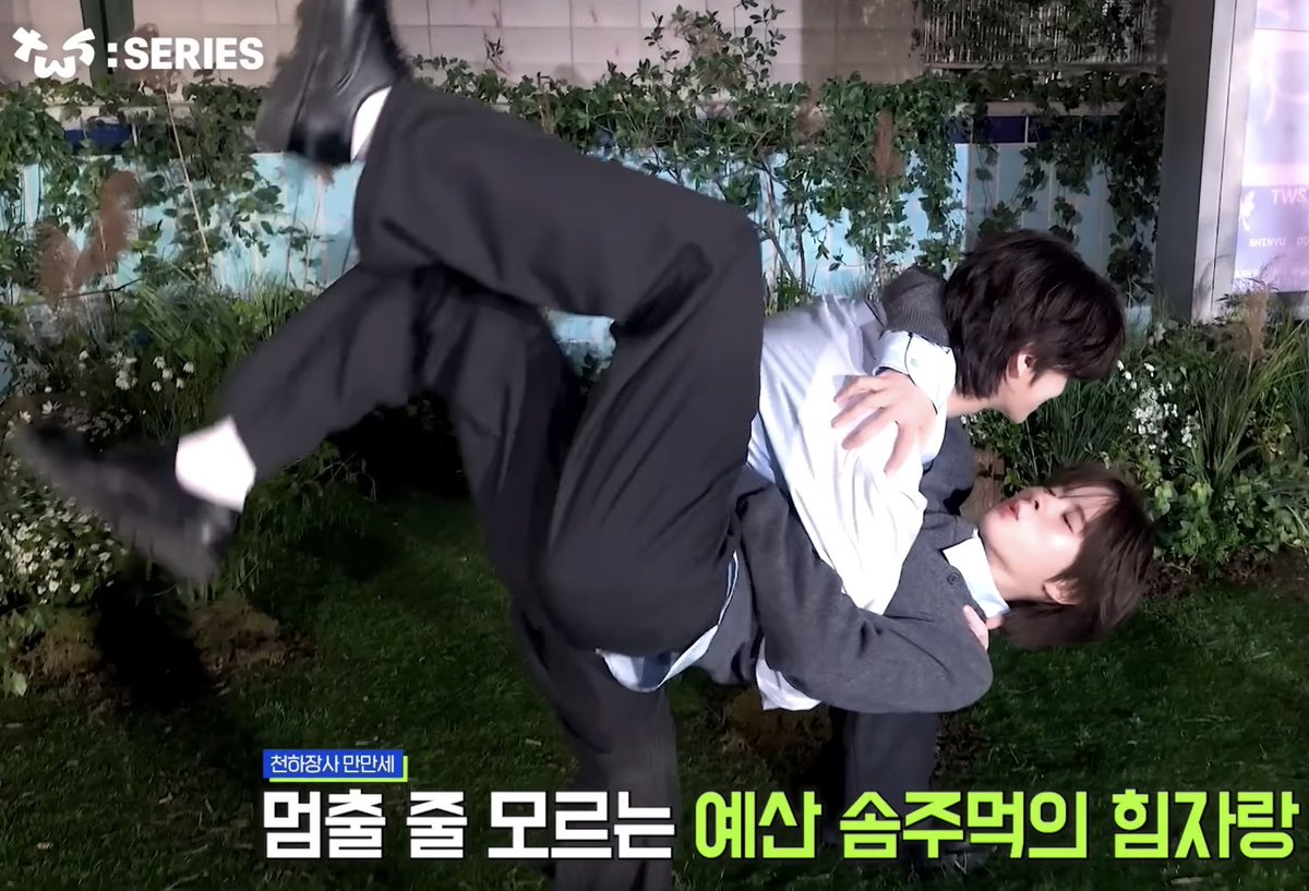 느지막이 비하인드 보는데
훈훈즈와 신귤탱귤의 축복이 끝이 없네. . .