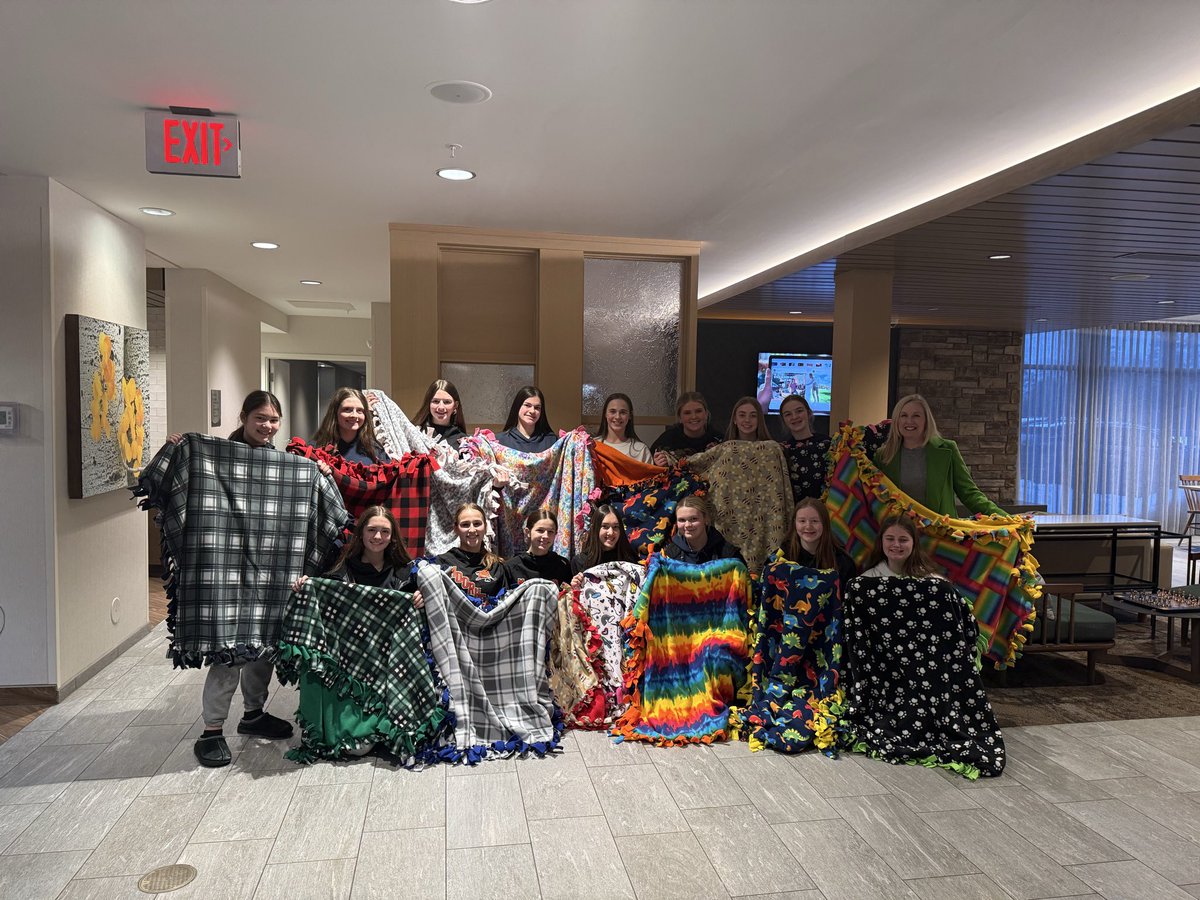 Moorhead15Ua's tweet image. While in Duluth for regions we made tie blankets for local Northwoods charity that helps kids in transition. northwoodchildren.org Thanks to Coach Jerry and Bell Bank for creating these opportunities to help communities we play in! #PayitForward  #stateofhockey