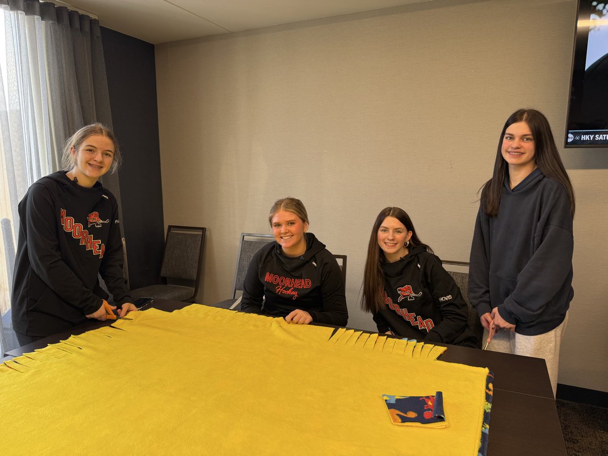 Moorhead15Ua's tweet image. While in Duluth for regions we made tie blankets for local Northwoods charity that helps kids in transition. northwoodchildren.org Thanks to Coach Jerry and Bell Bank for creating these opportunities to help communities we play in! #PayitForward  #stateofhockey