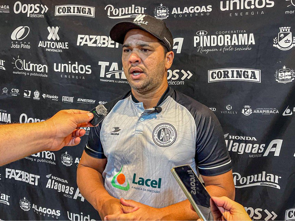 _thiagoluizz's tweet photo. O técnico Dico Woolley foi demitido do ASA depois da derrota por 3 a 0 para o CRB. O clube alvinegro acabou de confirmar a informação da demissão antes da finalíssima. Que fase! https://t.co/6helZR5j9r