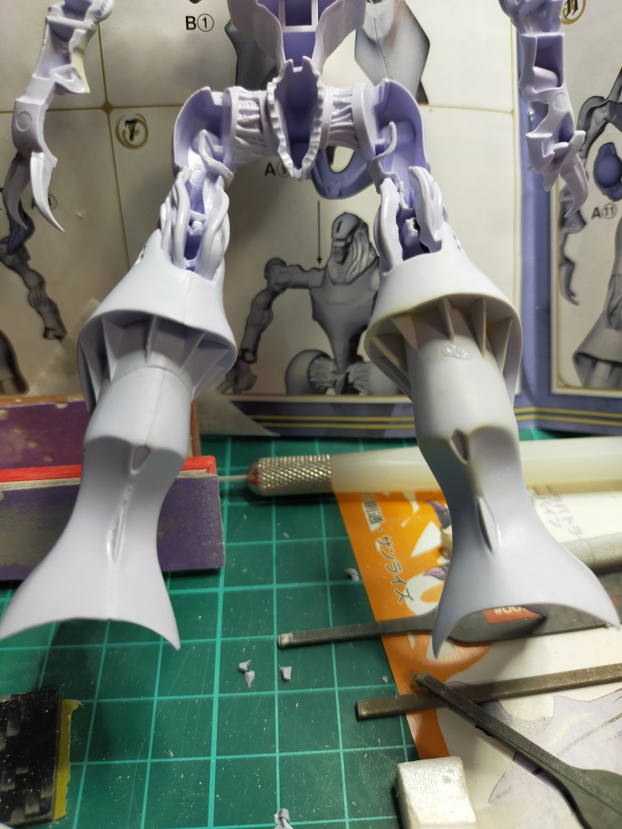 #サーバイン
 #PLAMAX のサーバインを触り始めて感じたのは、塗装の事など全く考えてない手順と、バラせない作り、本当に難易度が高い。初めから高難易度の合わせ目消しです。

メカでは無く、生物っぽい生々しさっrさが残っており、ガンプラとは異なる作り、異なる塗装になりそうです( * ॑꒳ ॑*)