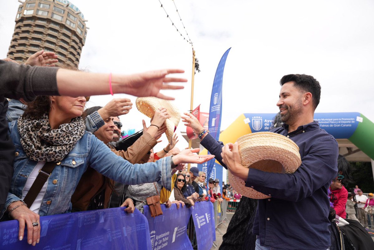lpacarnaval's tweet photo. Carrera de viudas
Los primeros en alcanzar la meta lo hicieron en unos 12 minutos: David Fleitas, Guillaume Kudlansky-De Lustrac y Zintis Rove fueron los ganadores masculinos. Unos minutos después llegaron las premiadas Noa Náyade Barrios, Fernanda Faicán Gómez y Pulina Hermann https://t.co/mSiIGxEEvY