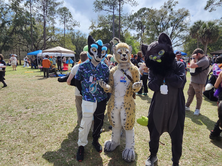 Mr_Chibi7's tweet photo. #megaplex #furry #events #funI
had amazing time at megaplex picnic 2026! My family also had amazing time, but didn't realize how quickly suiting makes you super tired, but thank you everyone that was there hoping too see you August during megaplex!! <3 https://t.co/b3UTSfU4BH