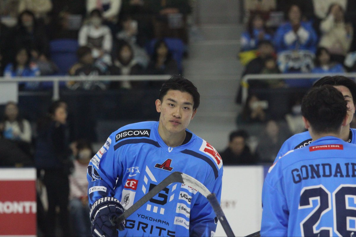 19tane's tweet photo. グリッツ、ホーム最終戦。負けちゃったけど、いい試合だった。楽しかった！残りの八戸と神戸も全力で応援します！
氷上交流会も初めて参加して、種市選手にユニフォームへサインもらって、写真撮ったけど、緊張し過ぎて、何話したか忘れたし、めっちゃ手震えた。

#横浜グリッツ　#種市悠人 https://t.co/SRshhm4McD