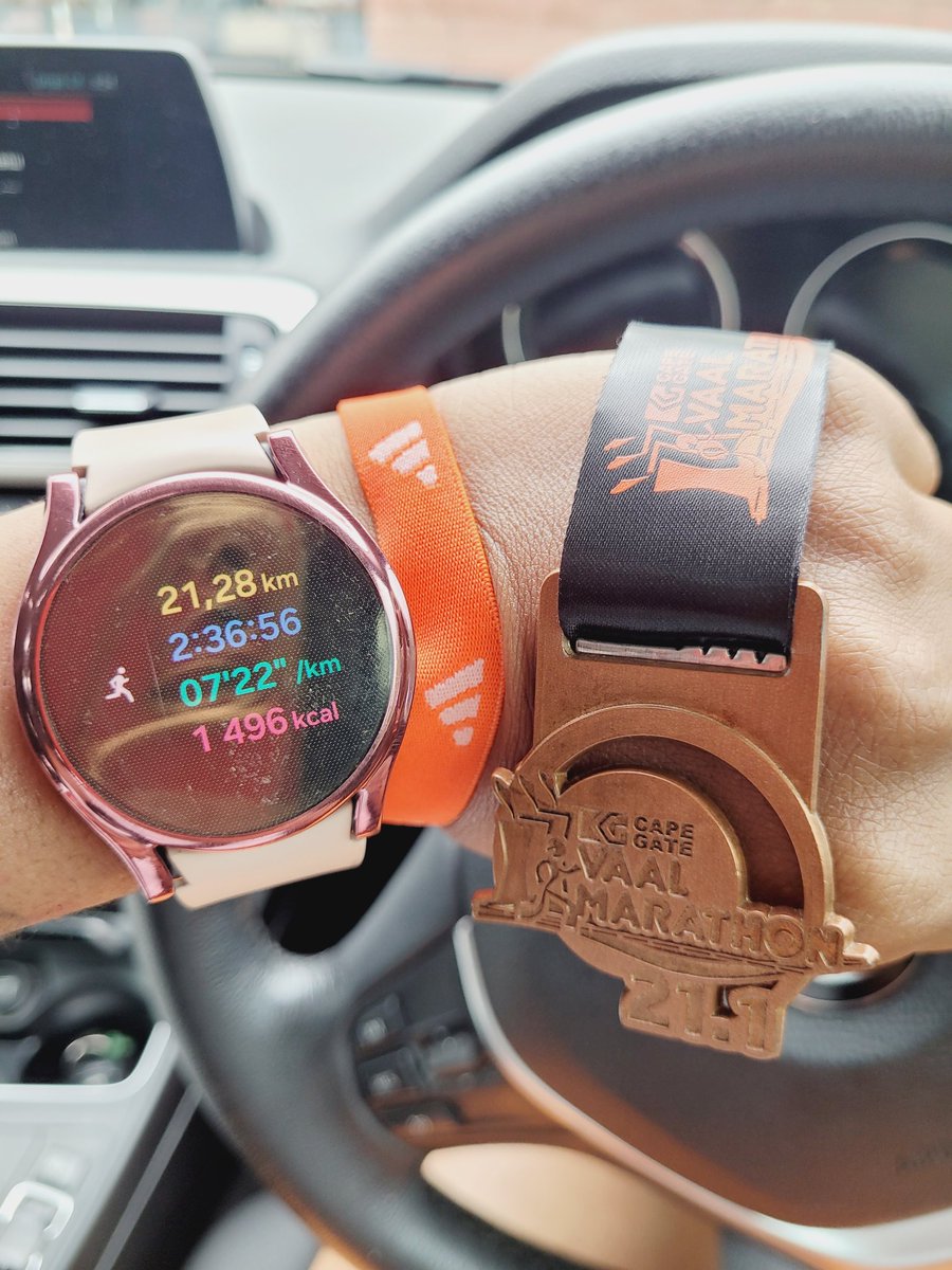 TheYandzz's tweet photo. I woke up, drove 74km, to park the car somewhere &amp; run 21km, &amp; then drive back home. Cult things indeed. Came back with a PB though🎉🎊!! https://t.co/sdSoI4Fgdb