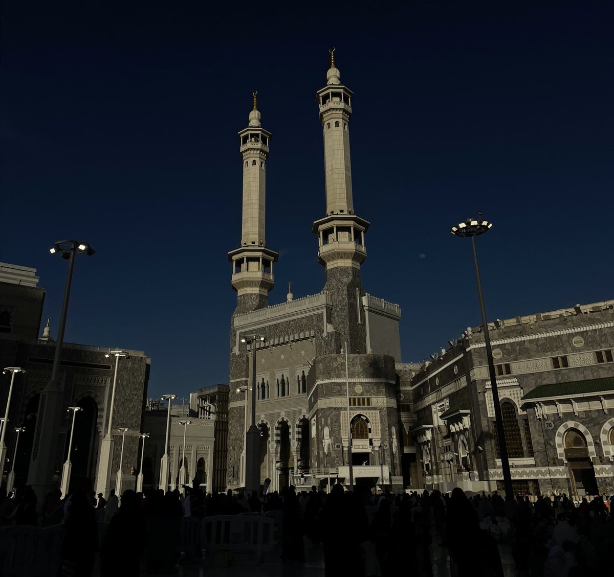 HolyMakkah01's tweet photo. دل کی دنیا 🤍 https://t.co/ArDvnyKahg