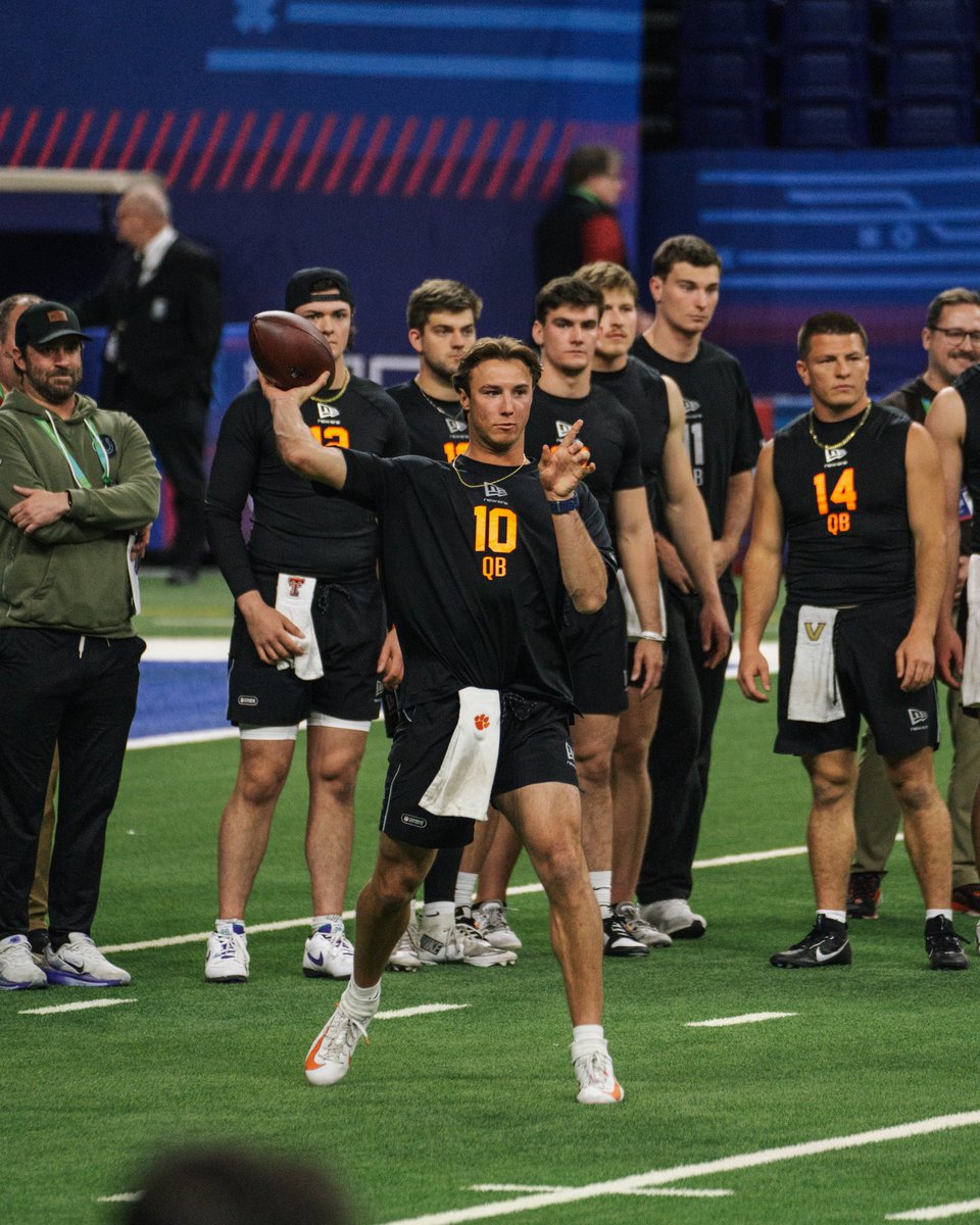 ClemsonFB's tweet image. Making the Clemson Family proud 🐅

@CadeKlubnikQB 

#NFLCombine on @nflnetwork
