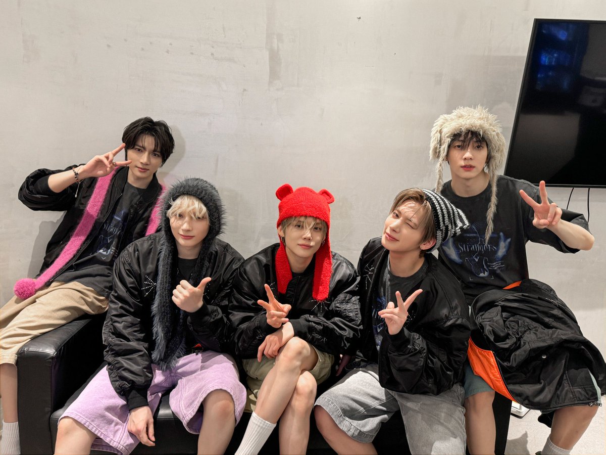 🩷 MOA FOLLOW SPREE 🩷

🩷 MOA FOLLOW SPREE 🩷

🩷 MOA FOLLOW SPREE 🩷

- Reply with “TXT COMEBACK ON APRIL 13TH” and a pic of your bias !!

Have fun finding moas oomfs ^^