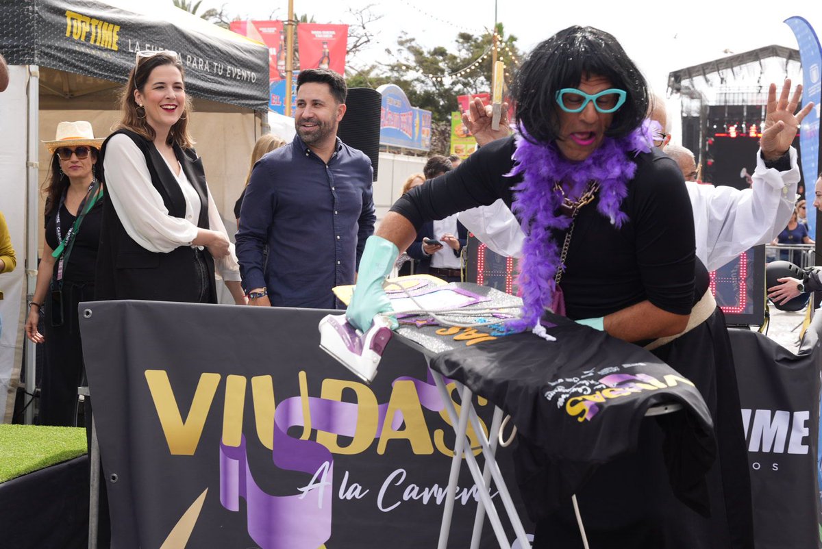 lpacarnaval's tweet photo. Y como no podía ser de otra forma, la irreverencia, la osadía y el desparpajo fueron reconocidos con premios a la mejor viuda, y esta fue “Yo me mato toa”.

El patrocinio de Dormitorum en la edición no solo se convierte en respaldo para el acto sino en un gesto con los ganadores https://t.co/j4gq8BFuS6