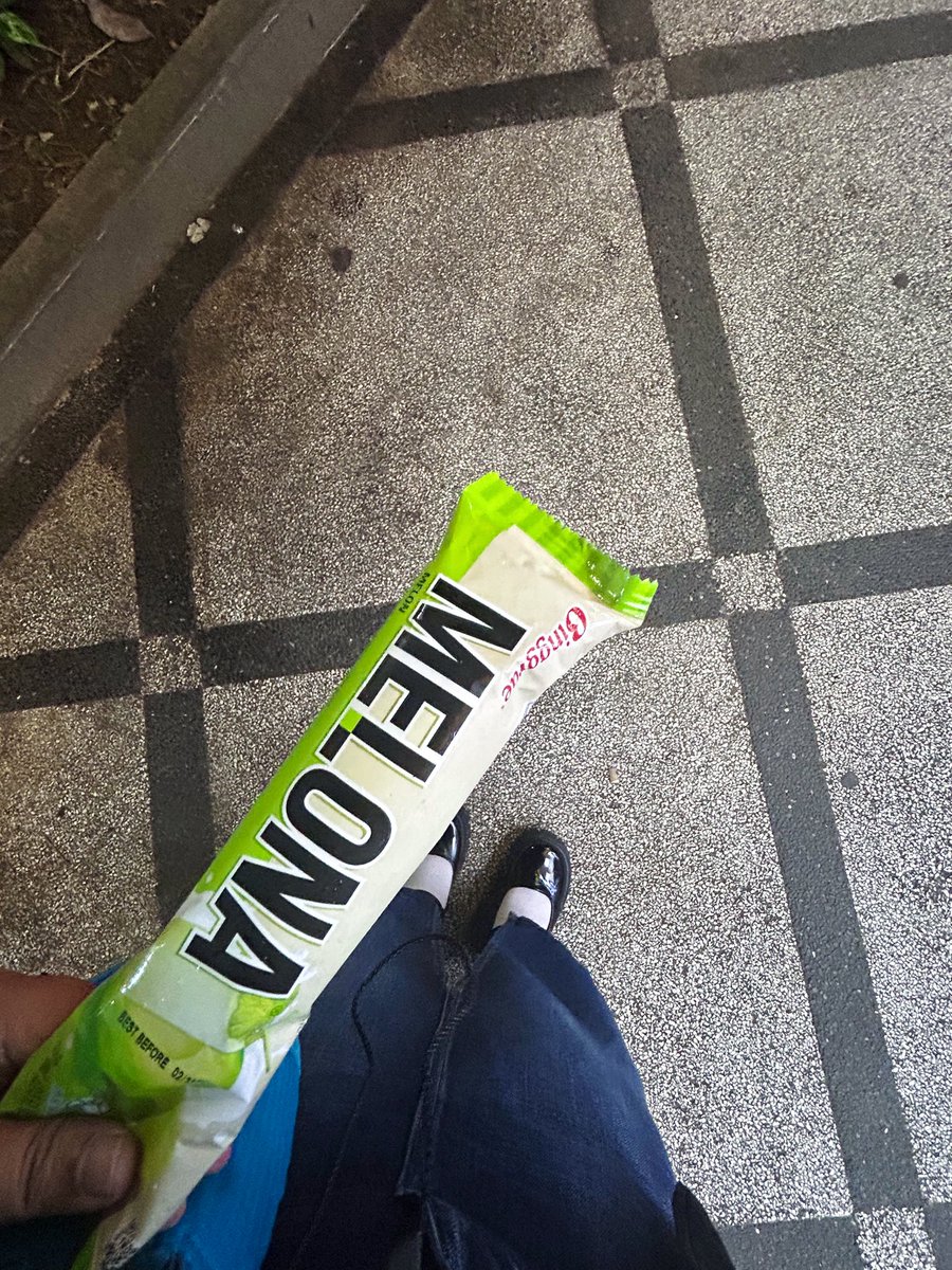shinbbangil's tweet photo. Join makan es krim melona sambil menembus keramaian😋 https://t.co/NfdWFWleDr