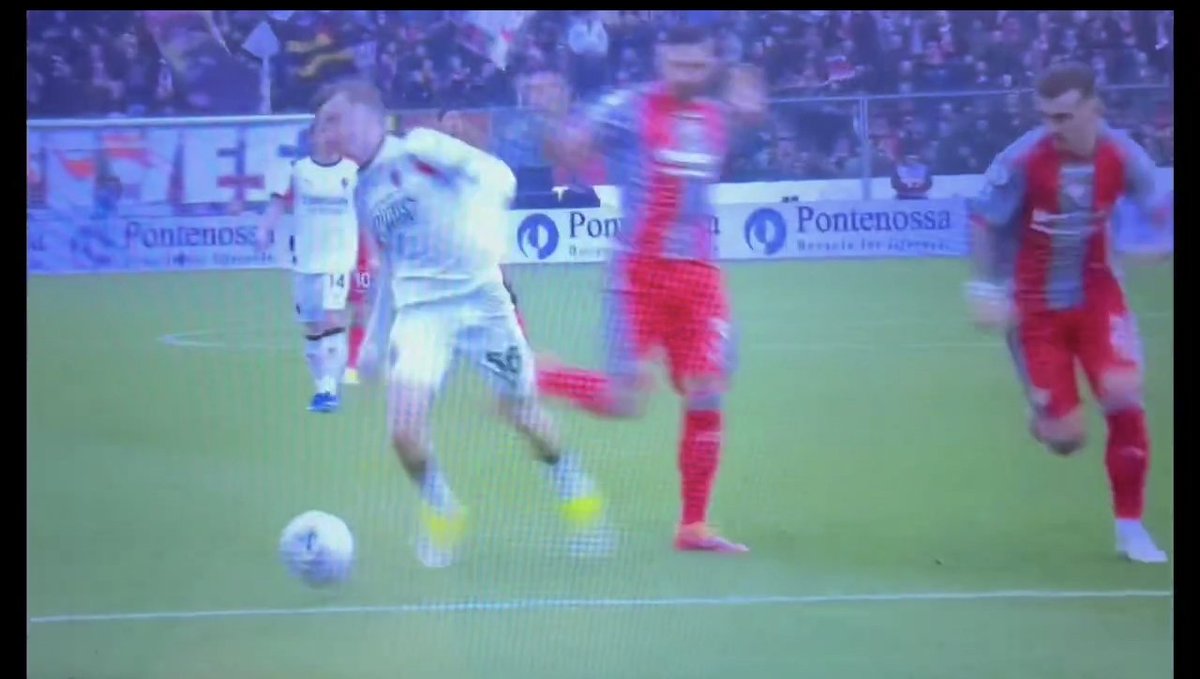Pistogolblasta2's tweet photo. #CremoneseMilan #SerieA

Simulazione di #Saelemaeker.
Nessuna ammonizione per il belga che, diffidato, avrebbe saltato #MilanInter.

IL CALCIO È MORTO. 
CAMPIONATO FALSATO. 
FURLANI LEAGUE. https://t.co/EAd3wNrCp9