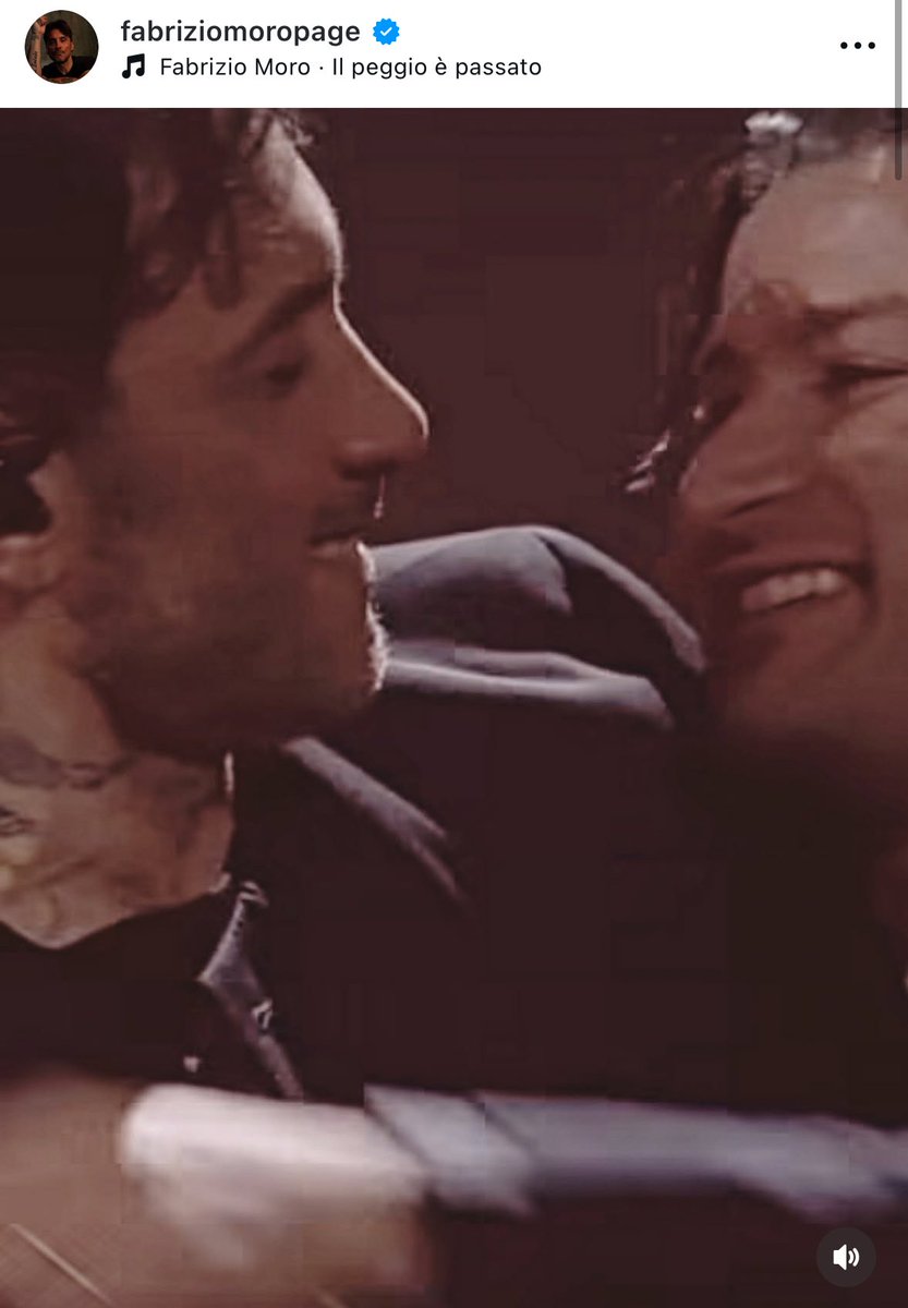 chenesannotutti's tweet photo. piangendo tutte le lacrime che ho in corpo per fabrizio che scrive un messaggio di conforto per eddie brock per il suo ultimo posto a sanremo come si prende a cuore i suoi pupilli lui nessuno 😭😭😭😭 https://t.co/UNKsxt5DgB