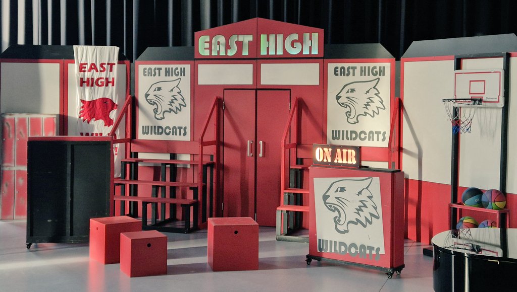 SetForTheShow tweet media