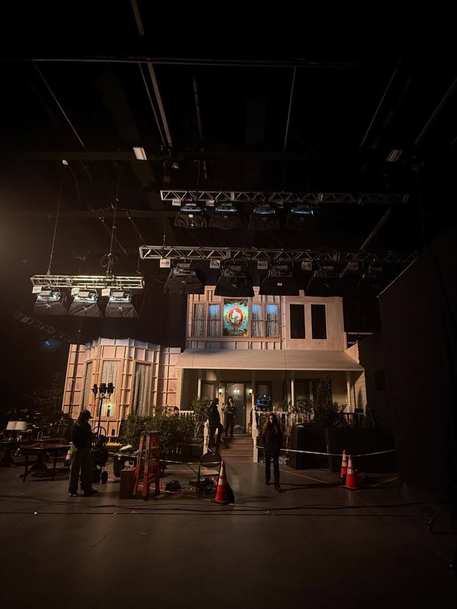 Foto del set de rodaje de #Scream7. Así volvieron a recrear la mítica casa de Stu Macher. 

#Scream7 YA EN CINES. <a href="/paramount_spain/">Paramount Pictures Spain</a>