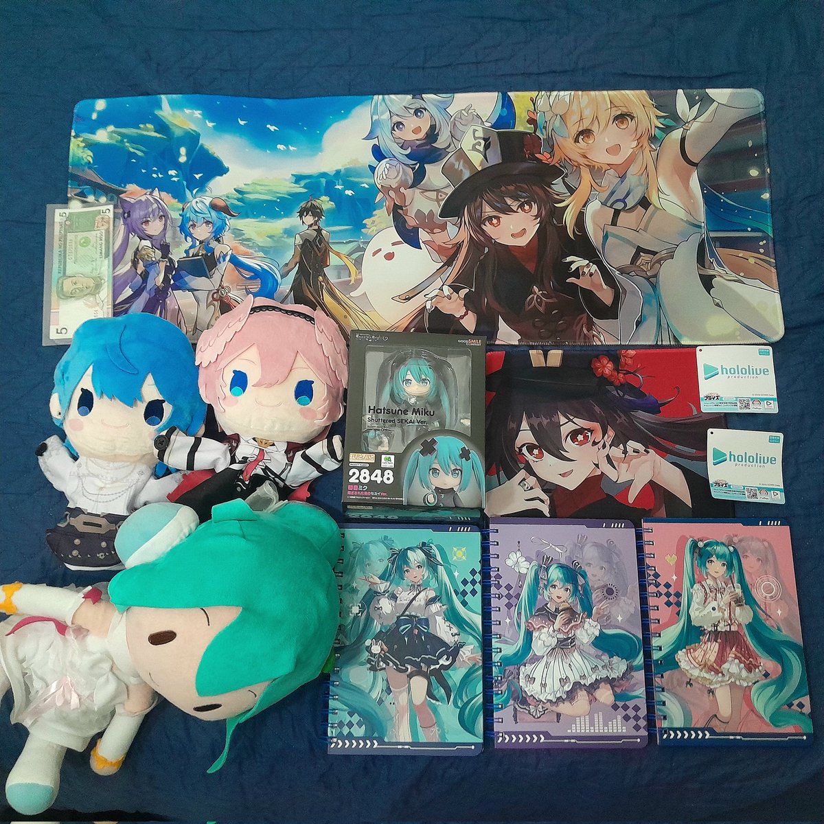Nainanainami's tweet photo. All the loot for this one anime con i went to.. yeah my wallet is over.. https://t.co/iOEZ7WQIH2