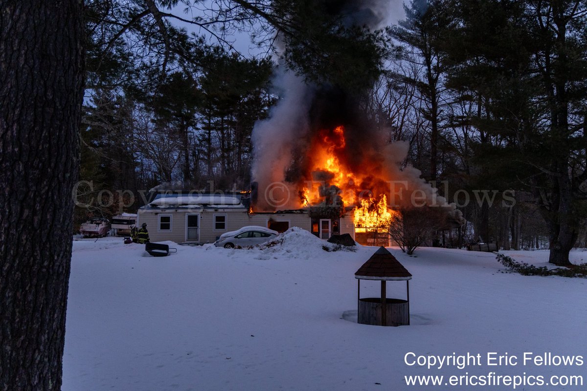ericsfirepics's tweet photo. On scene earlier at a 2nd Alarm fire in Townsend, Mass, with @PierceFirephoto.  @ctfirephoto https://t.co/7eJm1tmkbc