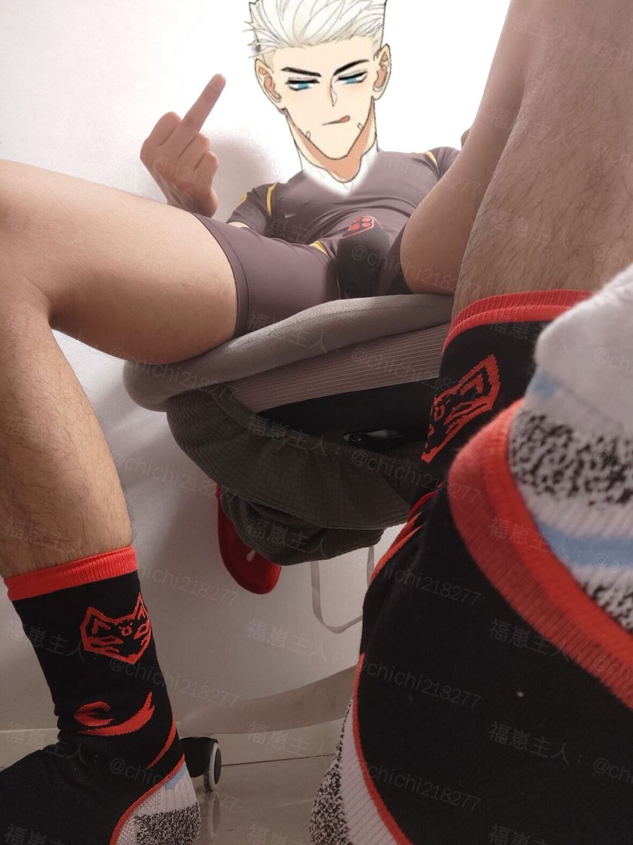 chichi218277's tweet photo. 贱狗求老子玩弄，那就赏他老子的脚吧，傻逼东西硬起来更好伺候主人
贱狗：@wuxiaxian_dog  @bdsmsuosuo https://t.co/0J1b8gbzh8