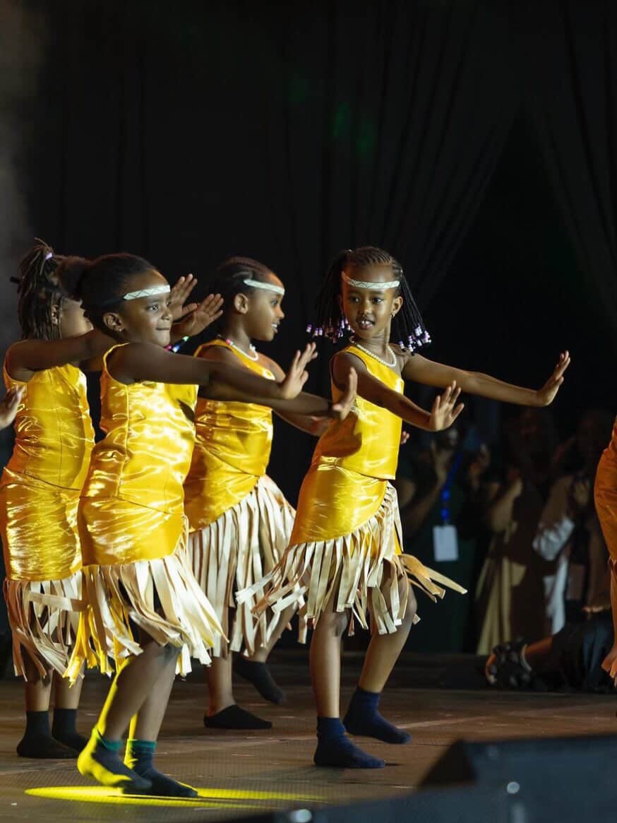 ANIMALS_MOMENT's tweet photo. Traditional dance Rwanda 🇷🇼 https://t.co/Q9WNyvW5BO