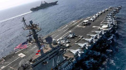 GlobeEyeNews's tweet photo. BREAKING:

Iran launches missiles at the US aircraft carrier Abraham Lincoln. https://t.co/LzBNszUGXG
