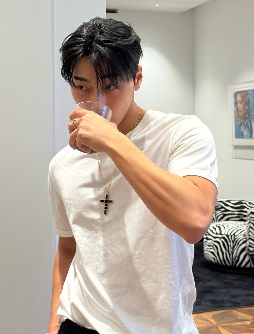 cottoncloudsan's tweet photo. i’m insane https://t.co/gzzqkGROsn