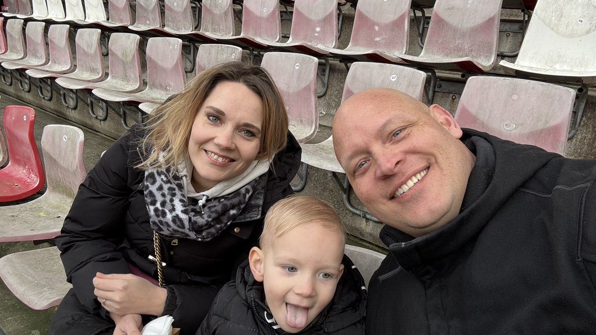 MrFanatic030's tweet image. We zijn in de @Galgenwaard030 en vandaag een speciale #FCToday bij @fcutrecht vs @AZAlkmaar 

Een oproep om dit te delen en allen @DeniisedG te helpen bij haar strijd tegen haar progressieve #MS. En een #HSCT behandeling in Mexico @guillermoruiza5 #ClinicaRuiz 
#UTRaz