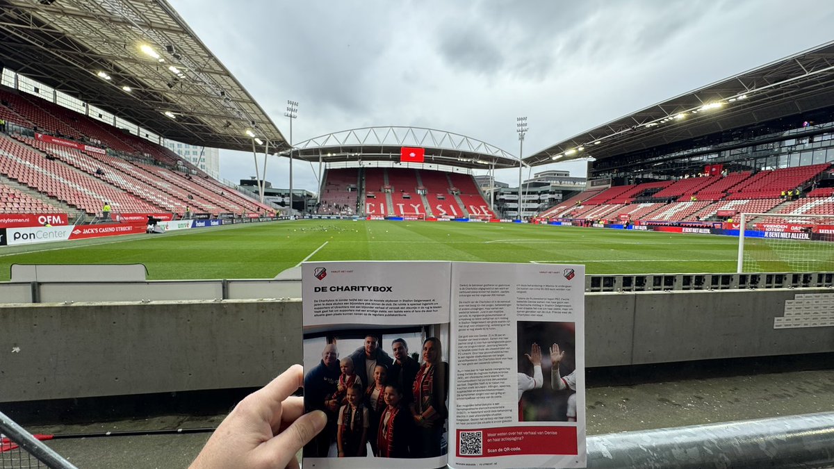 MrFanatic030's tweet image. We zijn in de @Galgenwaard030 en vandaag een speciale #FCToday bij @fcutrecht vs @AZAlkmaar 

Een oproep om dit te delen en allen @DeniisedG te helpen bij haar strijd tegen haar progressieve #MS. En een #HSCT behandeling in Mexico @guillermoruiza5 #ClinicaRuiz 
#UTRaz