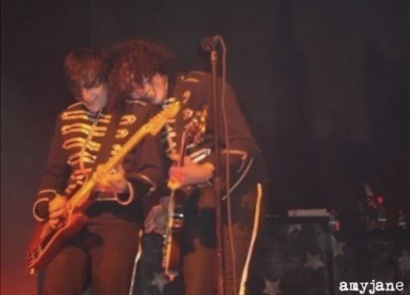 frayggot's tweet photo. Why doesn’t the little guitarist top the big guitarist until he’s crying https://t.co/dTN4P24pCX