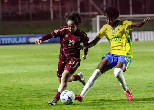 ⚽🇻🇪 La Vinotinto Femenina no pudo con Brasil (2-0)
por lo que no irá al Mundial de Polonia. Además del seleccionado brasileño, Ecuador, Argentina y Colombia clasificaron.
#Venezuela     #Mar1 
informe21.com/post/semana-de…