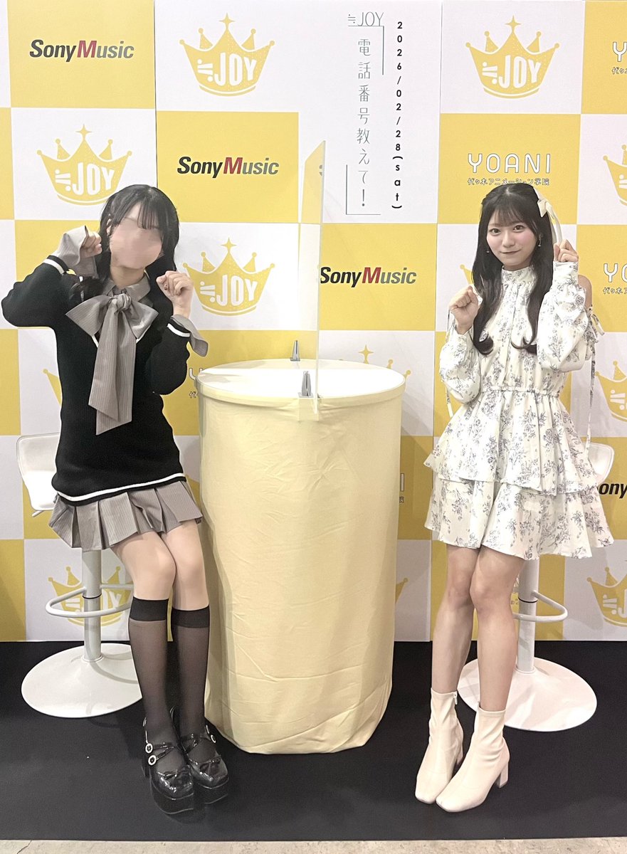 ポーズ決める時にみっちゃんと沢山みちゅめあいしちゃってニヤニヤが