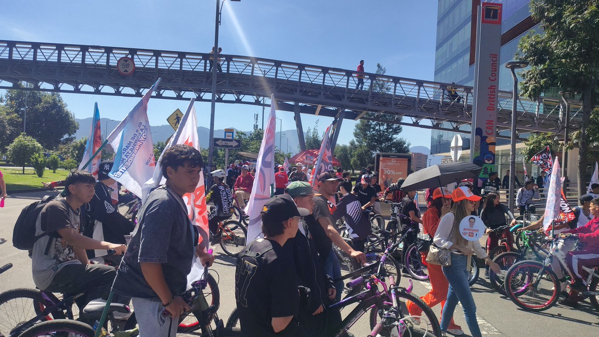 LauraDanielaCM's tweet photo. Empieza a llegar los que queremos la unidad del proyecto del cambio para caminar juntos con Roy Barreras (@RoyBarreras) https://t.co/x8vwR2EjU0