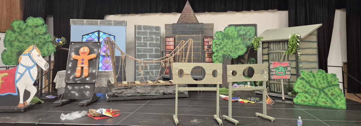 SetForTheShow tweet media