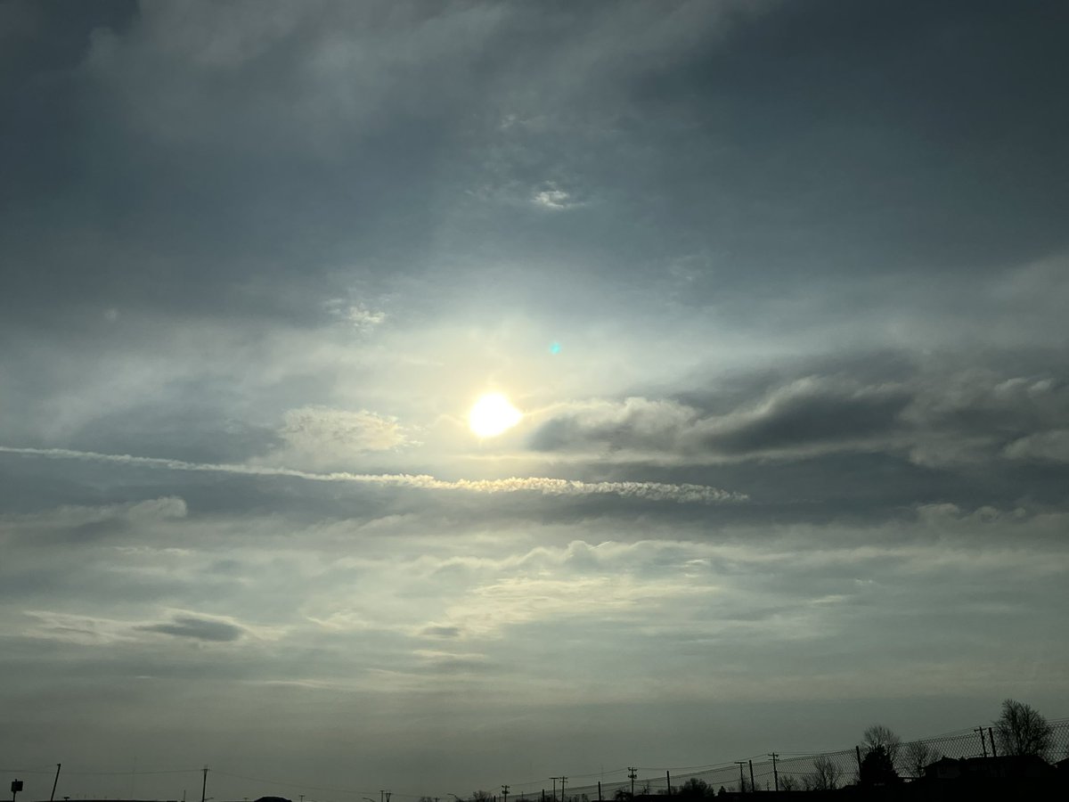 mncoffeegal's tweet image. Our government is doing great work, freeing other nations from oppression, while we continue to live under poison skies at home. When will @realDonaldTrump and this administration do something about this attack on our planet? #WeDoNotConsent #GeoEngineering #WeatherModification