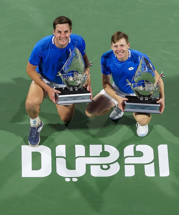 Not_Esportivas's tweet photo. ATP!
Parabéns aos duplistas campeões, o finlandês @harriheliovaara 🇫🇮 e o britânico Henry Patten 🇬🇧 que conquistaram o @atptour 500 de @DDFTennis, conquistando o terceiro título no ano e o 11°título na carreira juntos 
#ATP #ATP500 #Tennis #DDFTennis #HarriHeliovaara #HenryPatten https://t.co/2xYKSnbkew