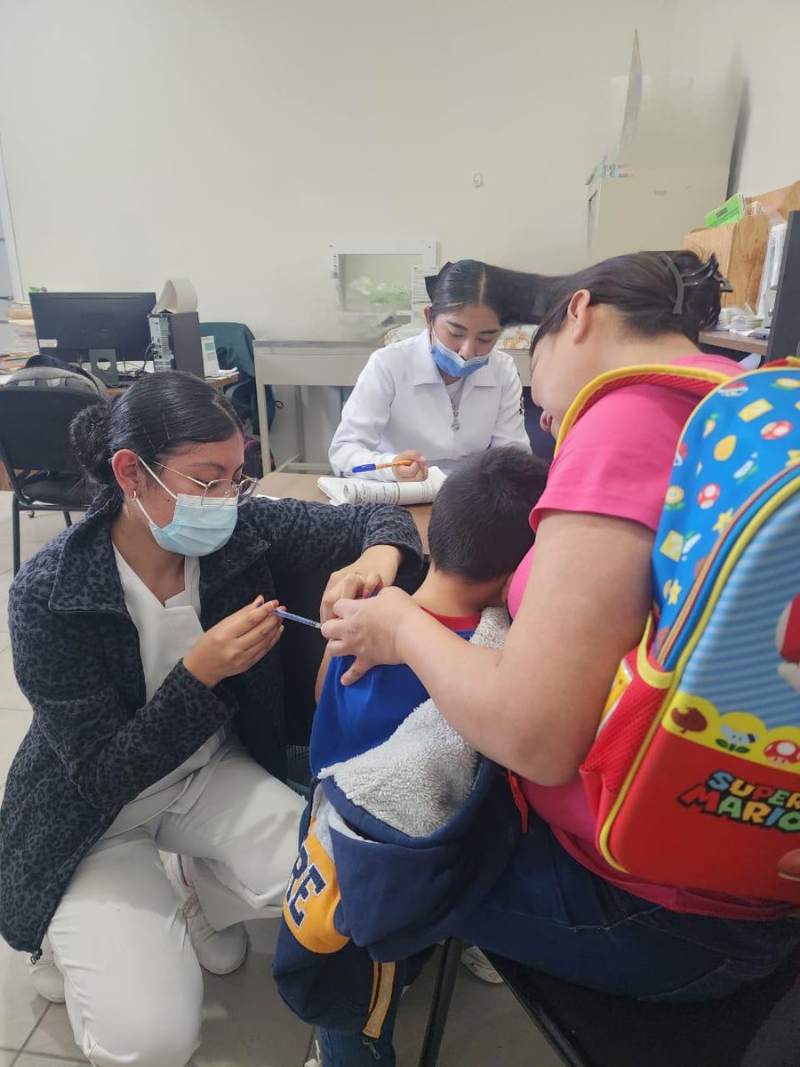 🤔 ¿Ya te vacunaste contra el #sarampión?

Recuerda que puedes prevenir este virus y proteger a tu familia con la vacuna segura y gratuita en #IMSSBienestar.

📍 Encuentra tu centro de salud más cercano en: dondemevacuno.salud.gob.mx