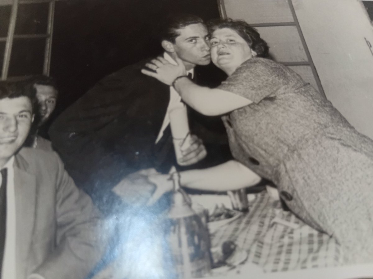 Y UN DÍA ME RECIBÍA,  NO DE ASTRÓLOGO,  SI DE TÉCNICO CONTABLE  !!