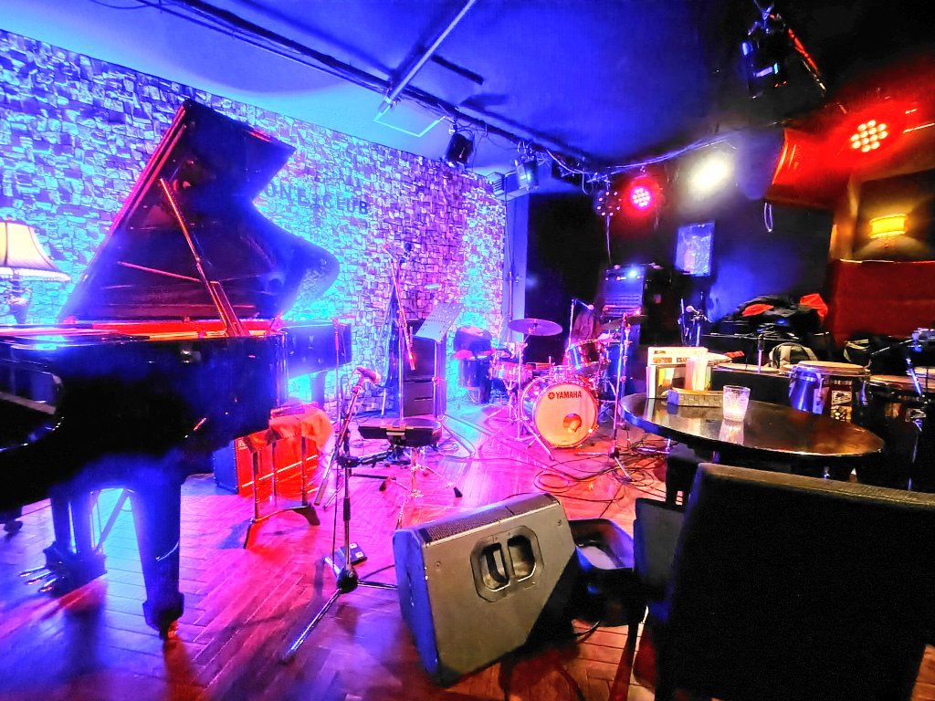 ykk219's tweet image. 客席の反応が新鮮で◎
歓声やため息が聞こえるたびに
心の中でドヤってたのは内緒🤫笑

先月BAROOMで初めて聴いた
UPA NEGUINHOも、 #obi で
Percの伊波さんも参加された
津軽サンテリア節の原曲(？)も
偶然らしく奇跡のセトリでした♪
El Solも最高にカッコ良かった！

#森村献スペシャル  #小山豊