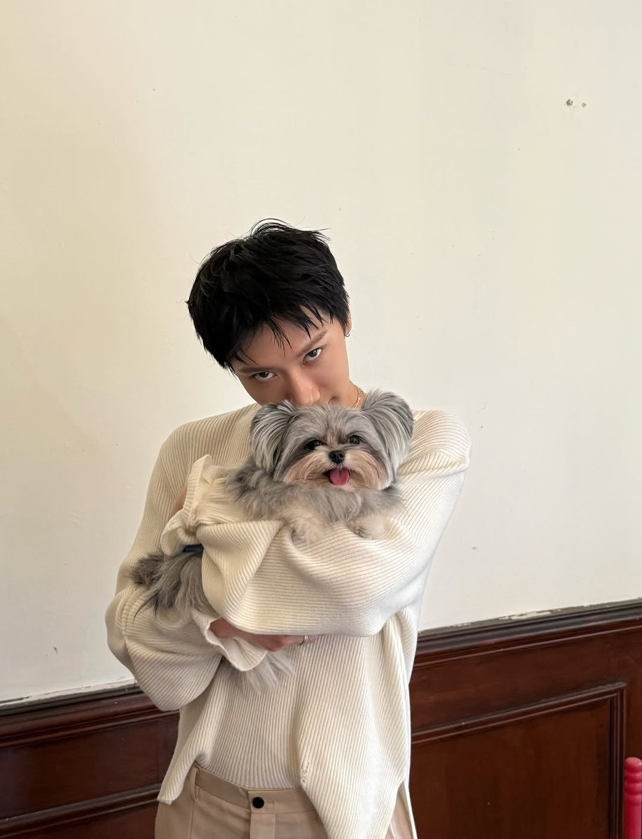 happy belated birthday, ten. you keep stealing hearts with that charm 😽💜

#테니생일이야_안나줘 
#HAPPYTENDAY 
#TEN_BDAY2026