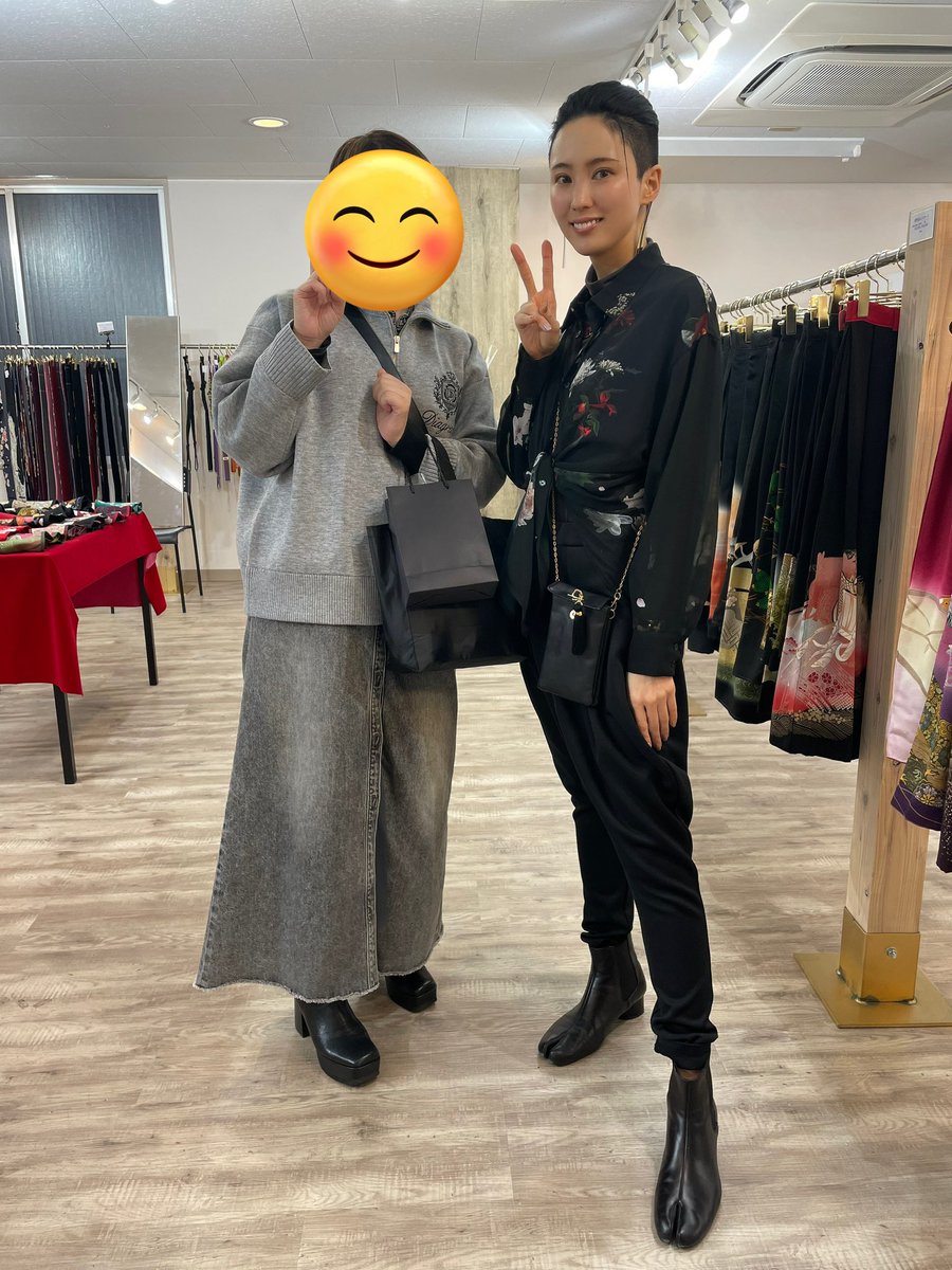 BMusical1029's tweet photo. たまたま別イベで心斎橋に来てて、こちらへもお邪魔させて頂きました❤️
有伽さん、相変わらず綺麗で😍
眼福でした✨️ https://t.co/Y92N6KCAlz