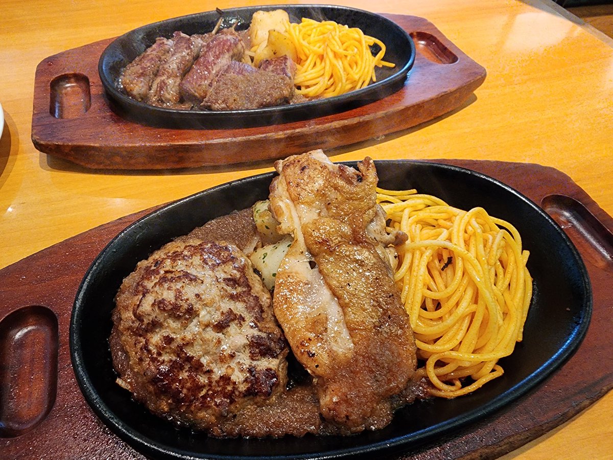 xken3x's tweet photo. ゎーぃ！
ステーキ宮で朝ごはんとお昼ごはんだー！ヽ(*´∀｀)ﾉ https://t.co/tPTNkDAPpK