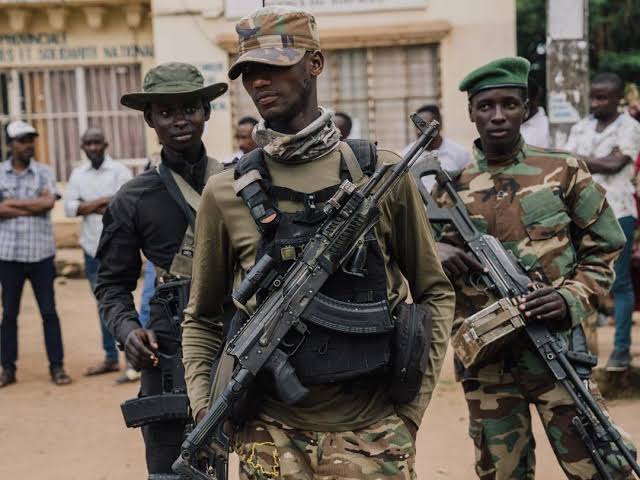 bwizanews's tweet image. Umutwe wa #M23_AFC kuri cyumweru wisubije agace ka #Gatoyi ko muri Teritwari ya #Masisi, nyuma y'imirwano ikomeye yari imaze iminsi ikaberamo hagati ya M23 n'ingabo za Leta ya RDC.

M23 na Twirwaneho ku rundi ruhande amakuru aravuga ko batakaje agace ka #Mikenke muri Kivu y'epfo.