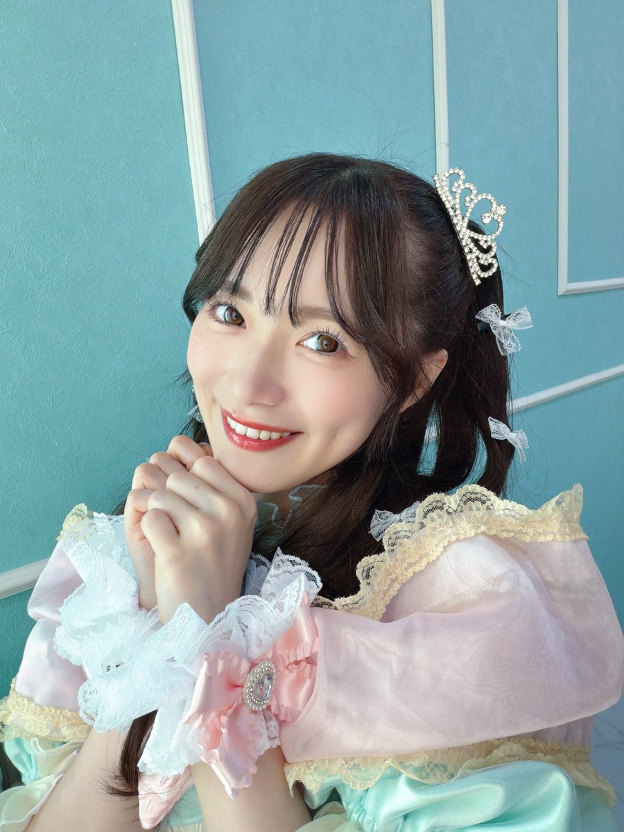 chisane0120's tweet photo. 東京・大阪両ライブ早期チケット購入者限定撮影会でした🫶

みんなと個別でお話ししたり撮影したりすることがこの数年はなかったから、少しドキドキしてたけど、あっという間な時間だった😌
今日も衣装着れて嬉しかったな🎀
ラスト生誕イベントまでずっと楽しかった☺️
きてくれてありがとう😌💚 https://t.co/9h3bQOEr7A