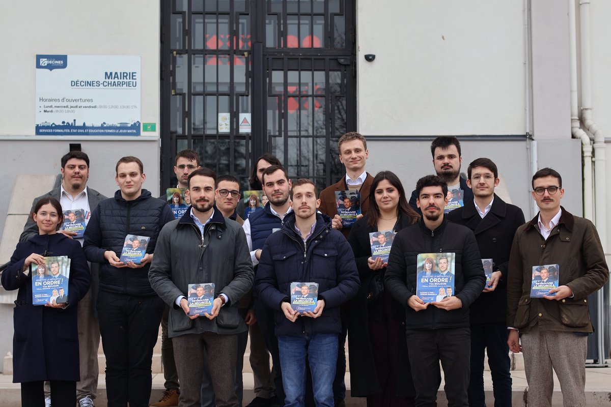 La jeunesse patriote se mobilise pour soutenir notre candidature à la mairie de Décines-Charpieu. Merci à Pierre-Romain Thionnet pour sa présence. 

Face aux macronistes incarnés par Mme Fautra et à l’extrême gauche, l’heure est au sursaut.

Mobilisez-vous les 15 et 22 mars ! 🇫🇷